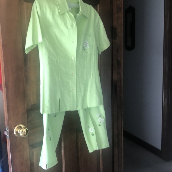 3 piece capri outfit. Small - Picture 7 of 9